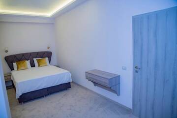 Фото номера Номер-студио с кроватью размера «queen-size» Отель Platinium Residence г. Мангалия 2