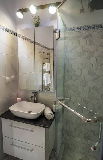 Фото номера Дипломатический люкс Апарт-отели Villa Casafina Serviced Apartments г. Мангалия 2