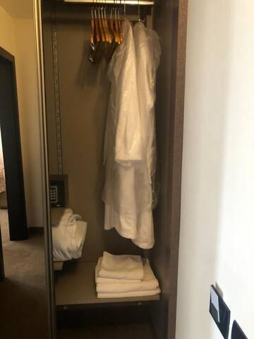 Фото номера Улучшенный двухместный номер с 1 кроватью и видом на море Отель Hotel Corsa г. Мангалия 11