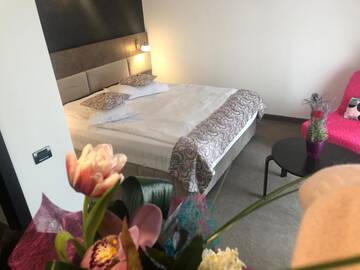 Фото номера Улучшенный двухместный номер с 1 кроватью и видом на море Отель Hotel Corsa г. Мангалия 3